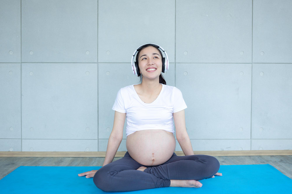 Ibu Bahagia, Janin Ikut Sehat: 5 Tips Menjaga Kesehatan Mental Selama Kehamilan